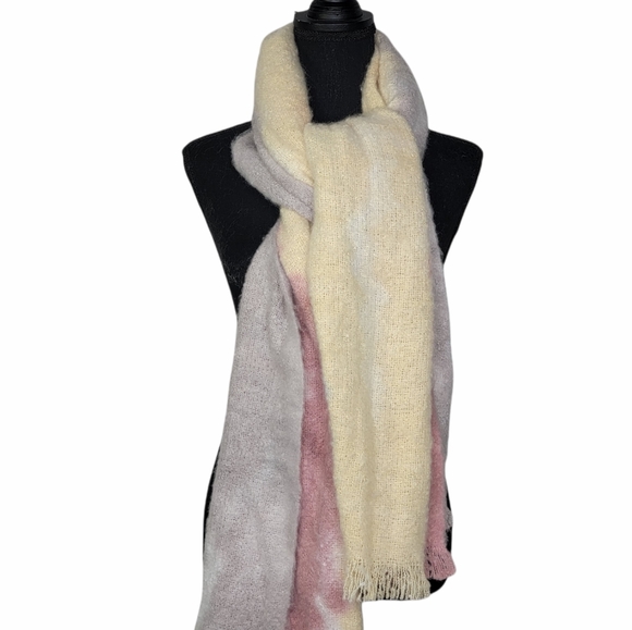 Amercan Eagle Outfitters Cozy Ombre Scarf